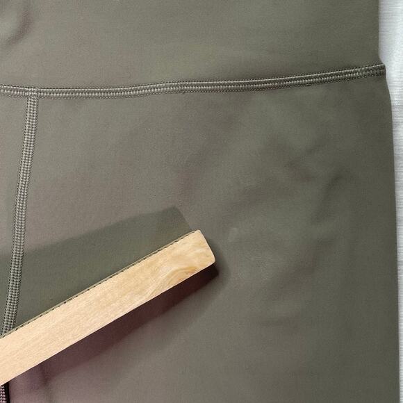 Vuori Colorblock Studio Leggings Light Oregano Green Sz Large Athleisure Stretch - Picture 5 of 6